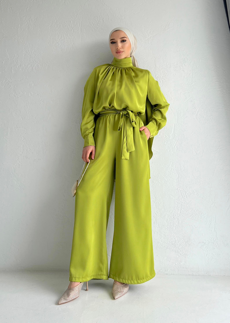 Pelerinli Saten Takım Yeşil | Moda AlaPelerinli Saten Takım Yeşil