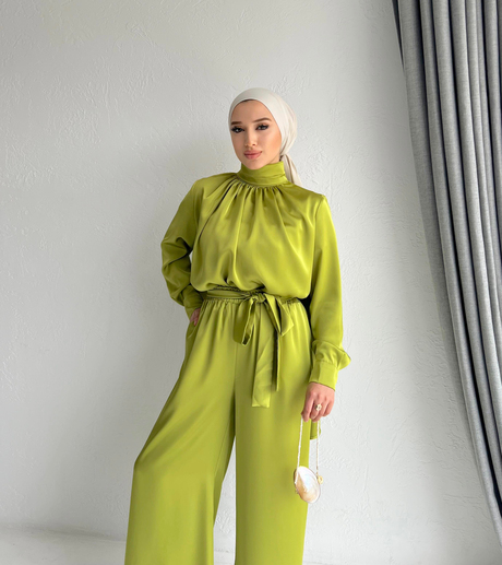 Pelerinli Saten Takım Yeşil | Moda AlaPelerinli Saten Takım Yeşil