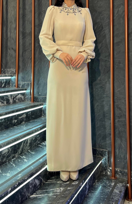 Yaka Taşlı Abiye Bej