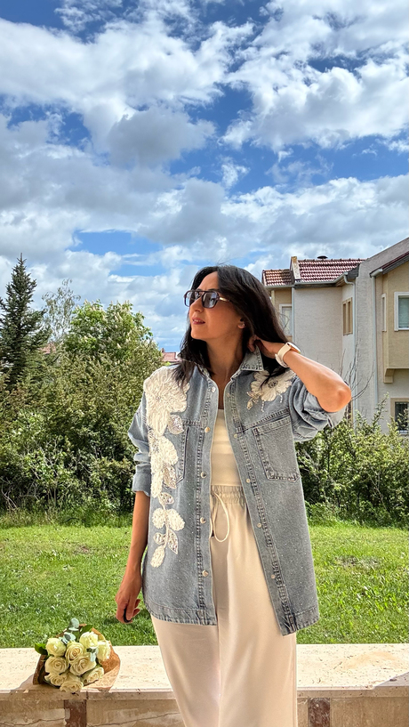 Gümüş Beyaz Çiçek İşlemeli Tasarım Ceket