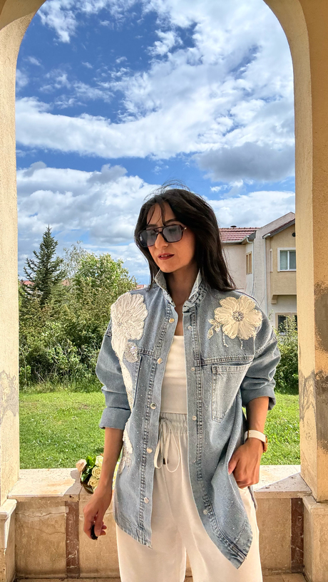 Gümüş Beyaz Çiçek İşlemeli Tasarım Ceket