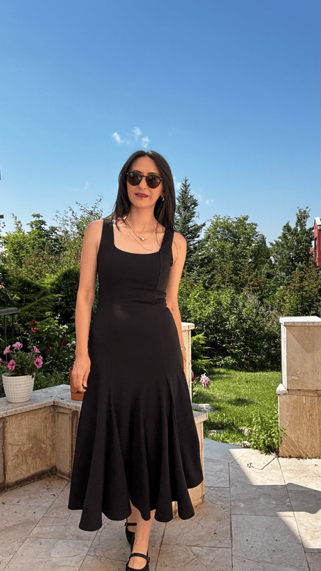Siyah Askılı Volanlı Midi Elbise