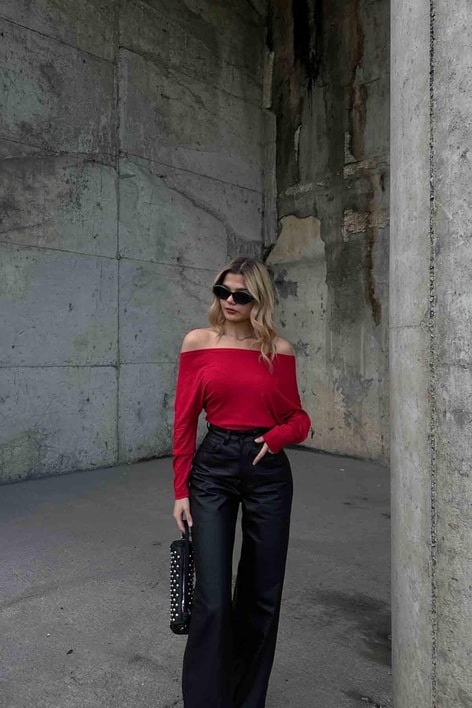 Kayık Yaka Asimetrik Bluz Kırmızı