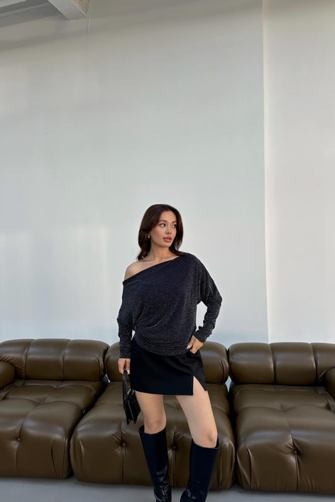 Kayık Yaka Simli Bluz Siyah