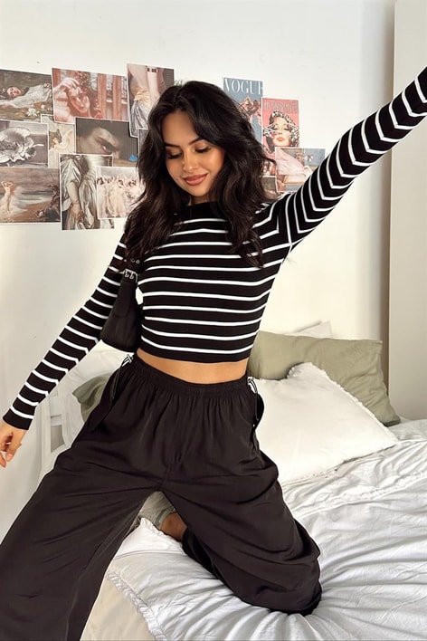 Ribana Yaka Çizgili Triko Bluz Siyah