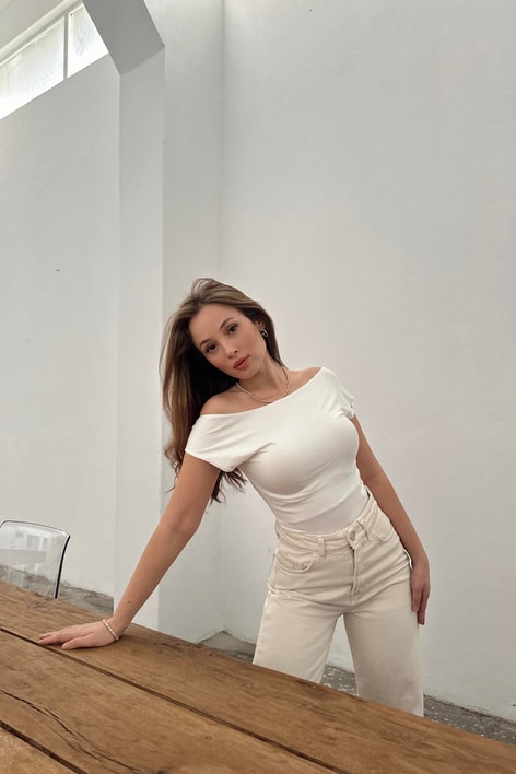 Sırtı Açık Basic Kısa Kol Bluz Beyaz