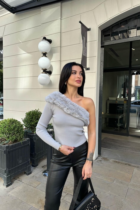 Tek kol kürk detay bluz Gri