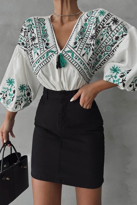 V Yaka Etnik İşlemeli Bluz Beyaz