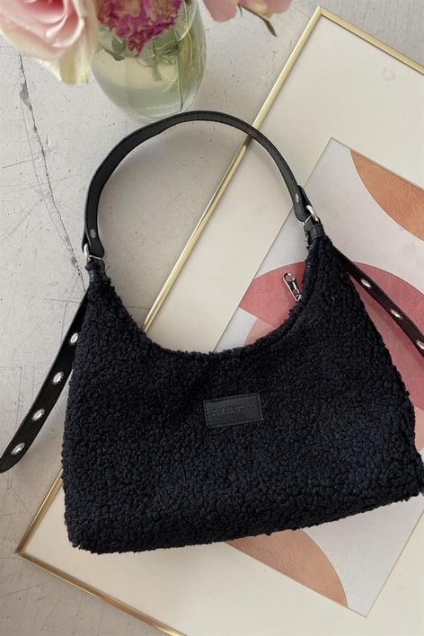 Tüylü Kol Çantası Siyah