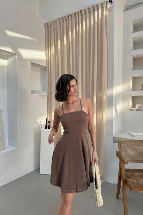 Çapraz Askılı Mini Elbise Kahve