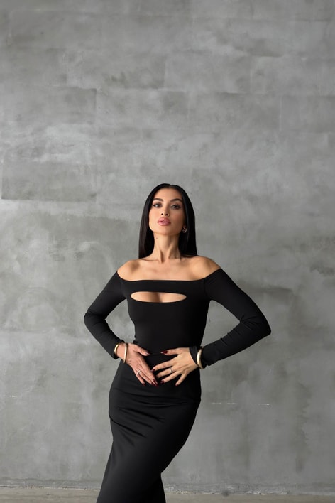 Göğüs Dekolteli Yırtmaçlı Elbise Siyah