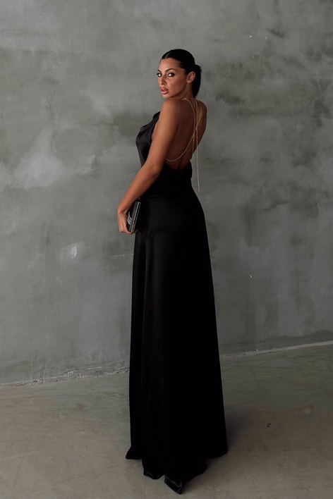 Zincir Sırt Dekolteli Saten Elbise Siyah
