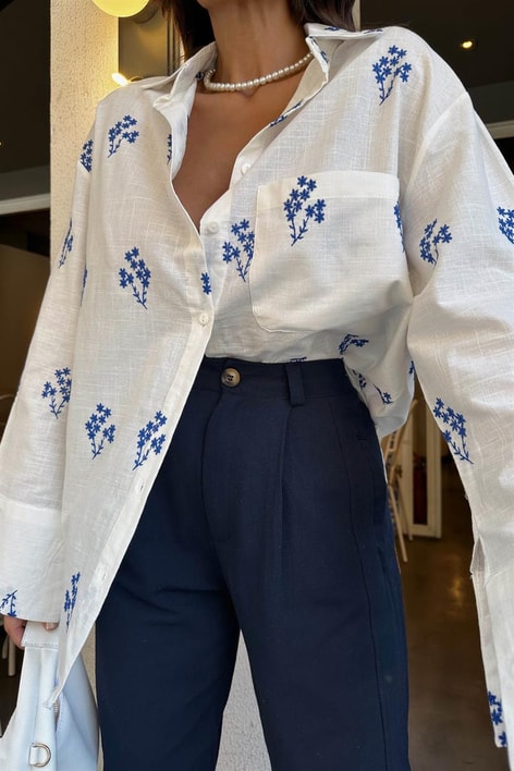 Çiçek İşlemeli Tek Cep Gömlek Beyaz