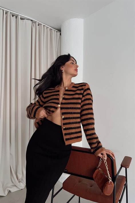 Gold Düğme Çizgi Desen Triko Hırka Kahverengi