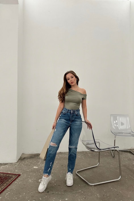 Diz Yırtıklı Mom Jean Mavi