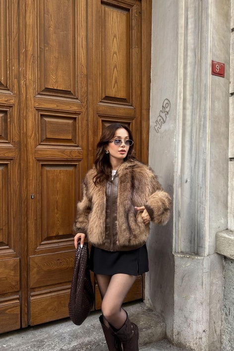 Lastik Detaylı Kapşonlu Kürk Kahve