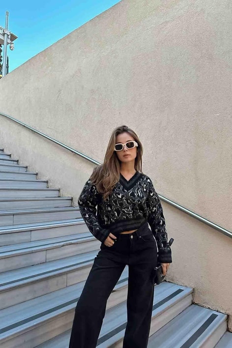 V yaka Leo Yün Kazak Siyah