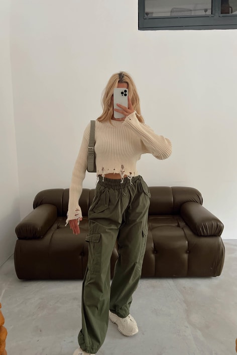 Yırtık Detaylı Triko Crop Kazak Bej