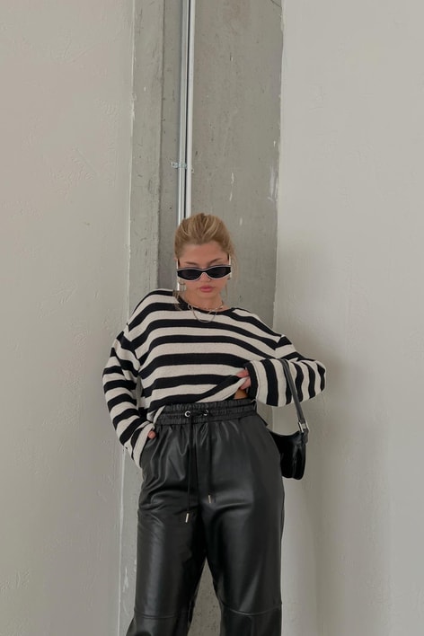 Yuvarlak Yaka Line Crop Kazak Krem