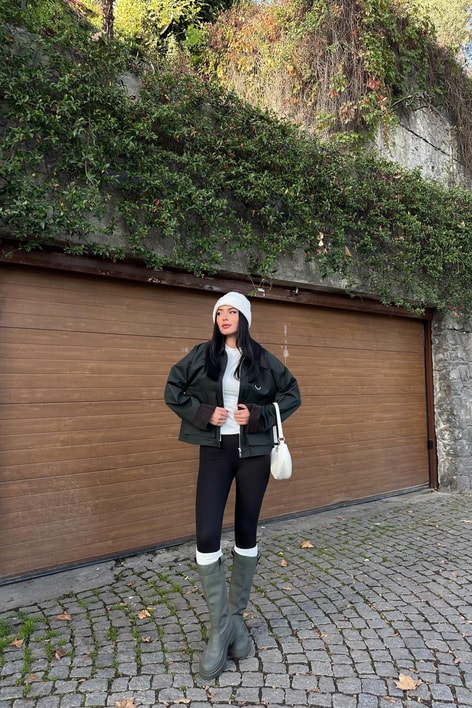 Kadife Kol Ve Yaka Detaylı Mont Siyah