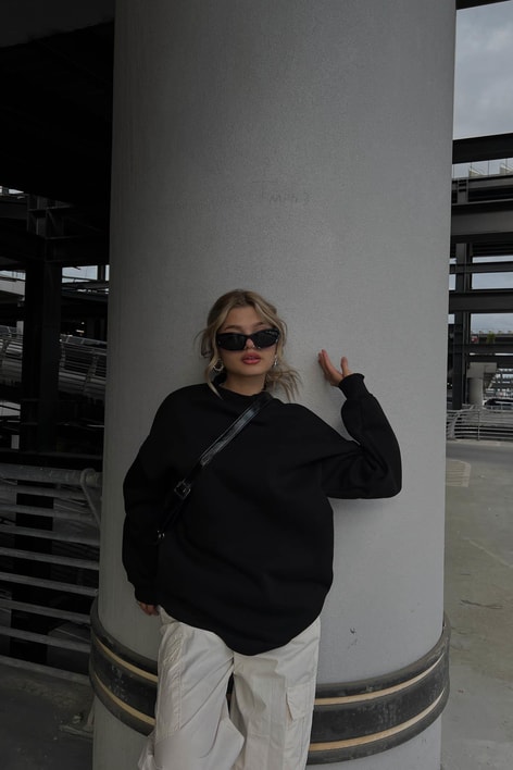 Dik Yaka Basic Sweatshirt Siyah