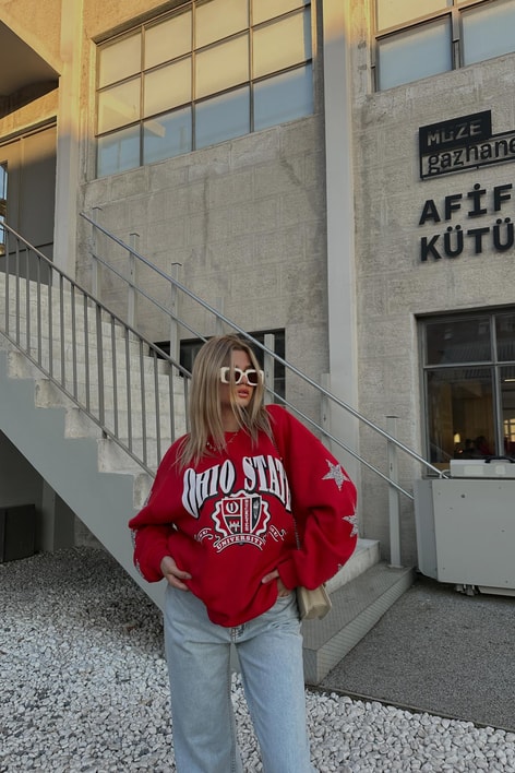 Yıldız İşlemeli Sweatshirt Kırmızı