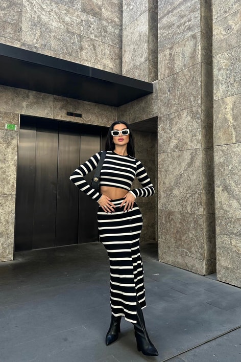 Çizgili Yırtmaç Detay Etekli Takım Siyah