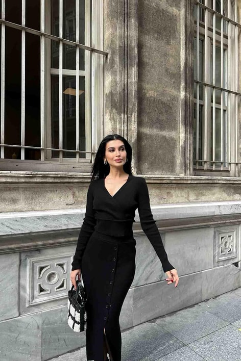 Kruvaze Yaka Etekli Triko Takım Siyah