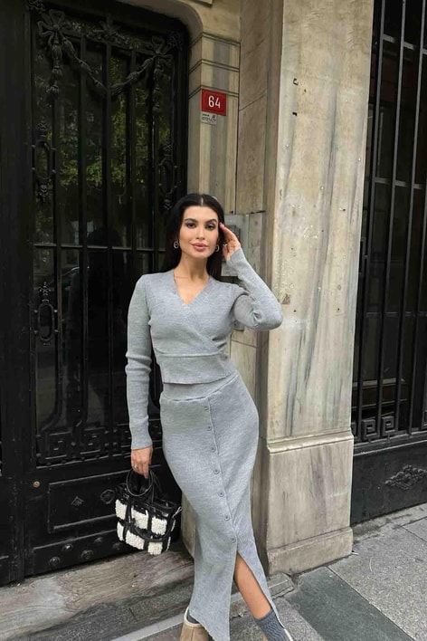 Kruvaze Yaka Etekli Triko Takım Gri