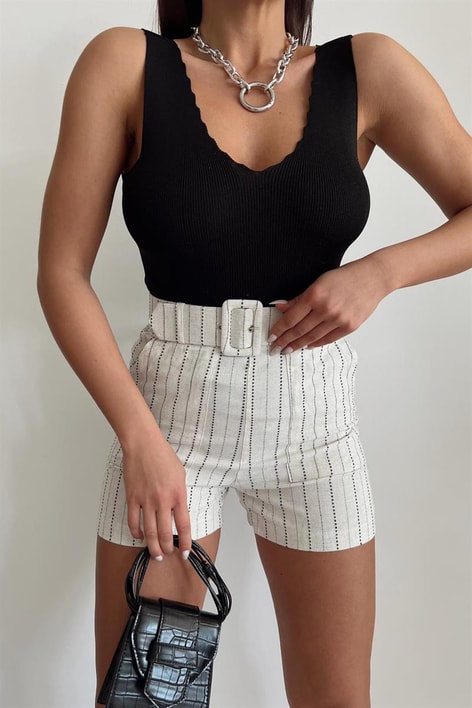 Tırtık Yakalı Basic Top Siyah