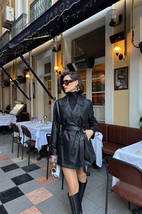 Deri Kapamalı Kısa Trenç Siyah