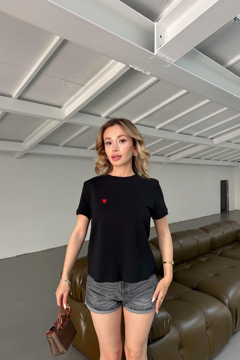 Mini Kalp Nakışlı Tshirt Siyah