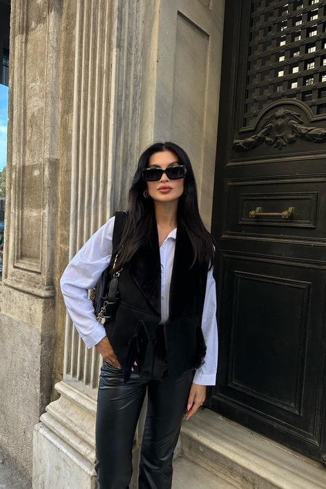 Süet Tokalı Yelek Siyah