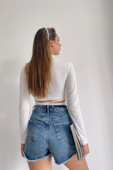 Bağlama Detay Boğazlı Bluz Beyaz