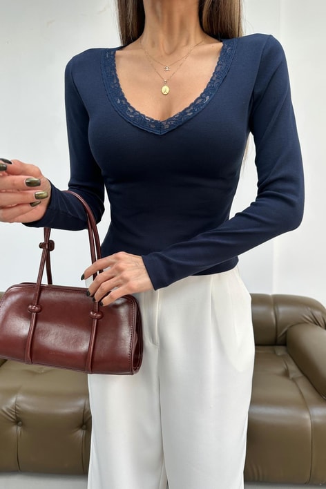 Dantel Yaka Detay Bluz Lacivert