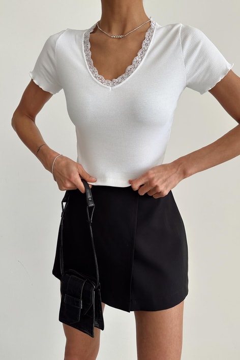 Dantel Yaka Kısa Kol Crop Beyaz