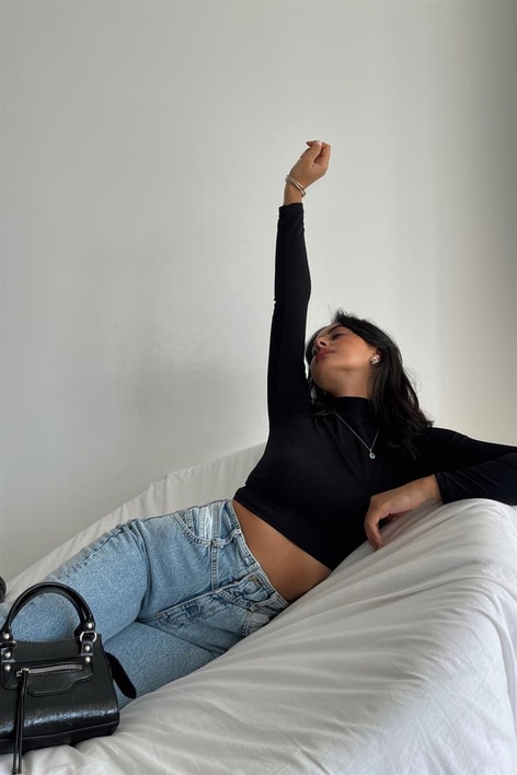 Dik Yaka Basic Bluz Siyah