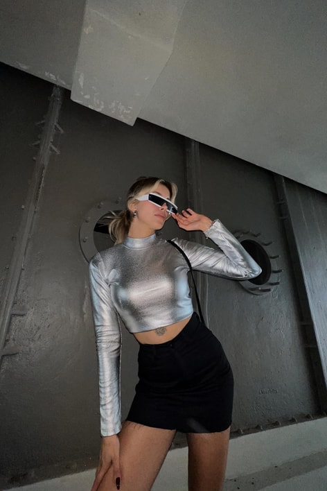 Dik Yaka Varaklı Bluz Gümüş