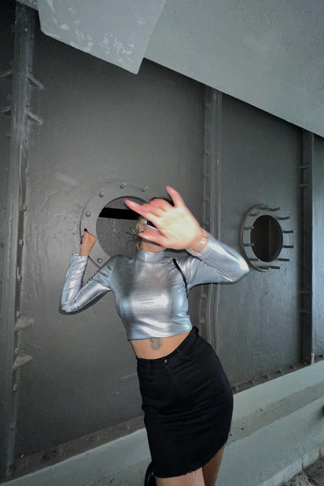 Dik Yaka Varaklı Bluz Gümüş