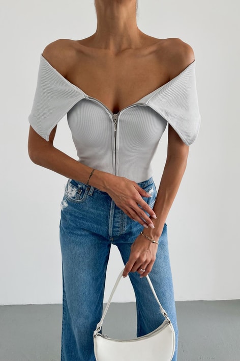 Dilvin Omuzları Açık Fermuarlı Top Bej