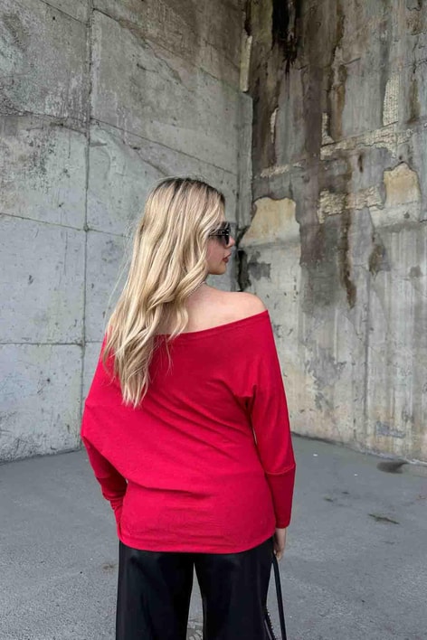 Kayık Yaka Asimetrik Bluz Kırmızı