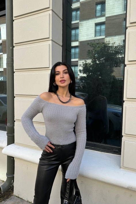 Kayık Yaka Yumoş Bluz Gri