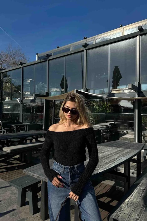 Kayık Yaka Yumoş Bluz Siyah