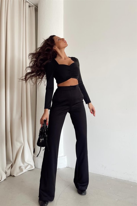 Ön Büzgülü Kalp Yaka Crop Bluz Siyah