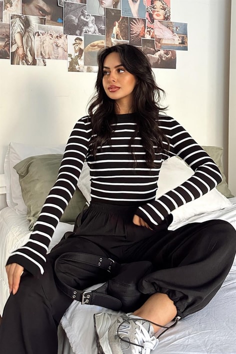 Ribana Yaka Çizgili Triko Bluz Siyah