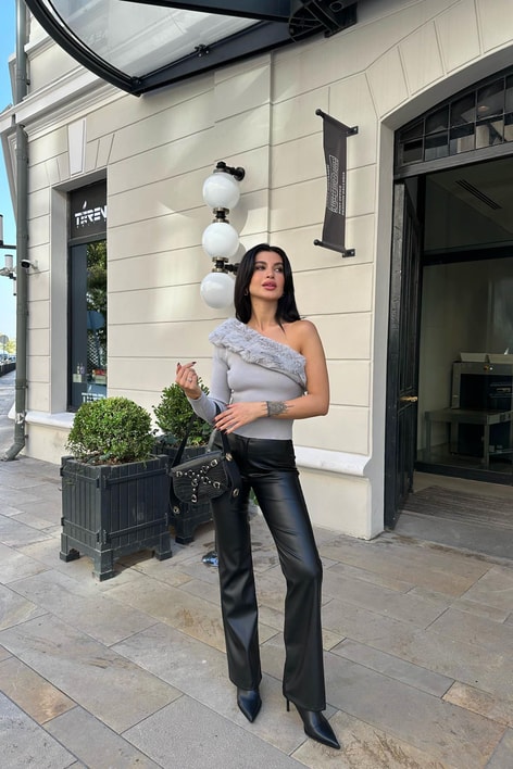 Tek kol kürk detay bluz Gri