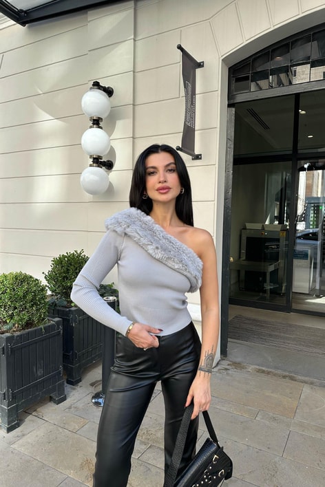 Tek kol kürk detay bluz Gri