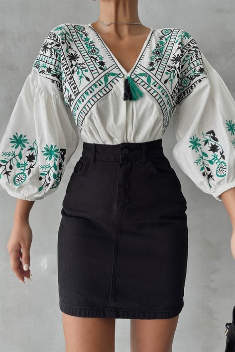 V Yaka Etnik İşlemeli Bluz Beyaz