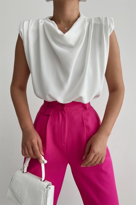 Vatkalı Sıfır Kol Bluz Beyaz