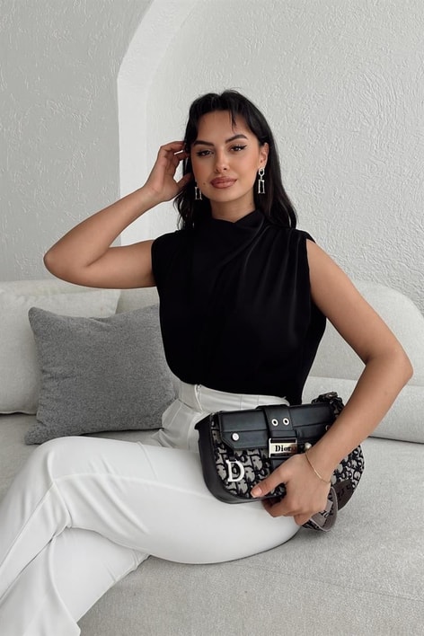 Vatkalı Sıfır Kol Bluz Siyah